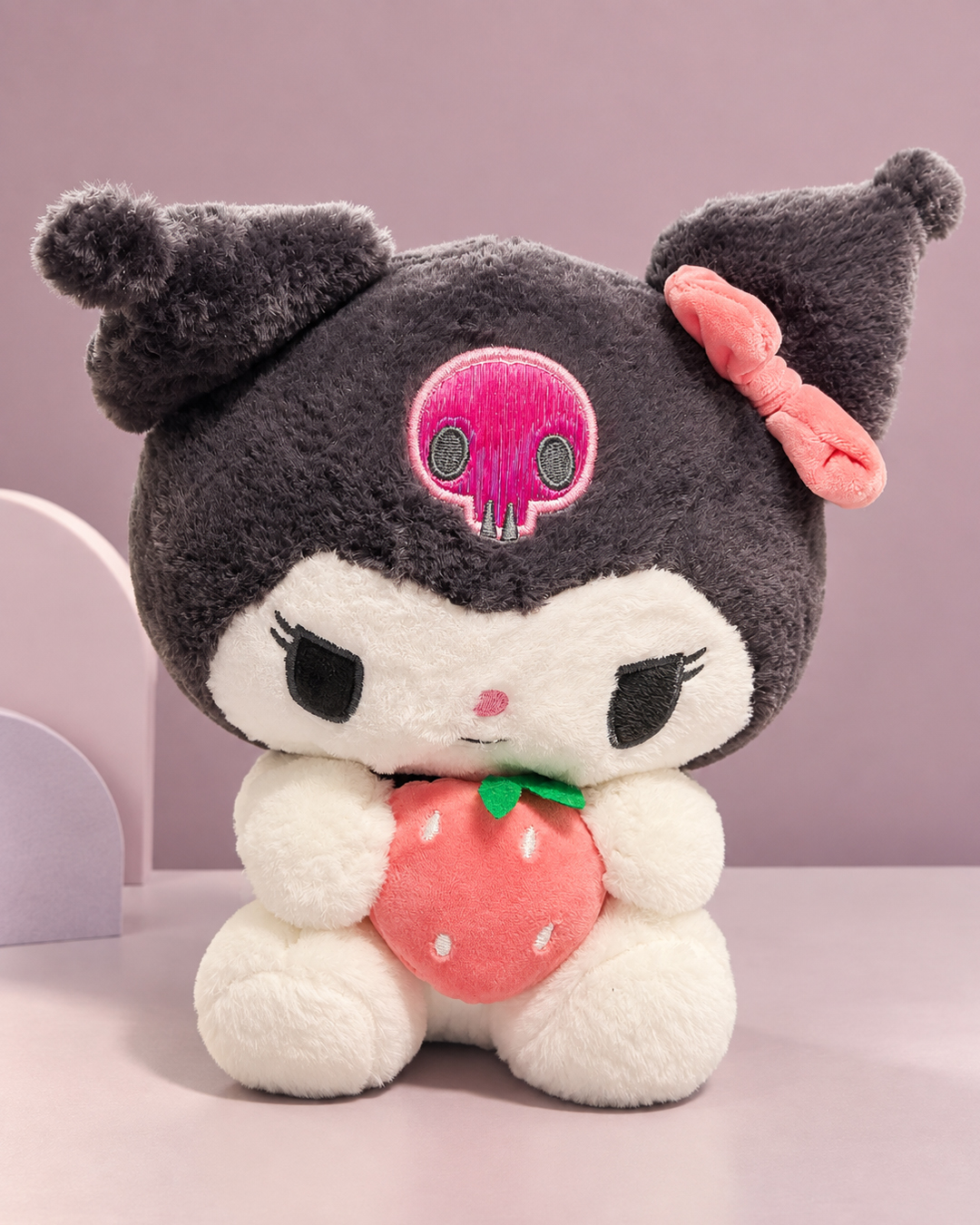 Λούτρινο Kuromi με Φράουλα 30cm 1 Λούτρινο Kuromi με Φράουλα 30cm